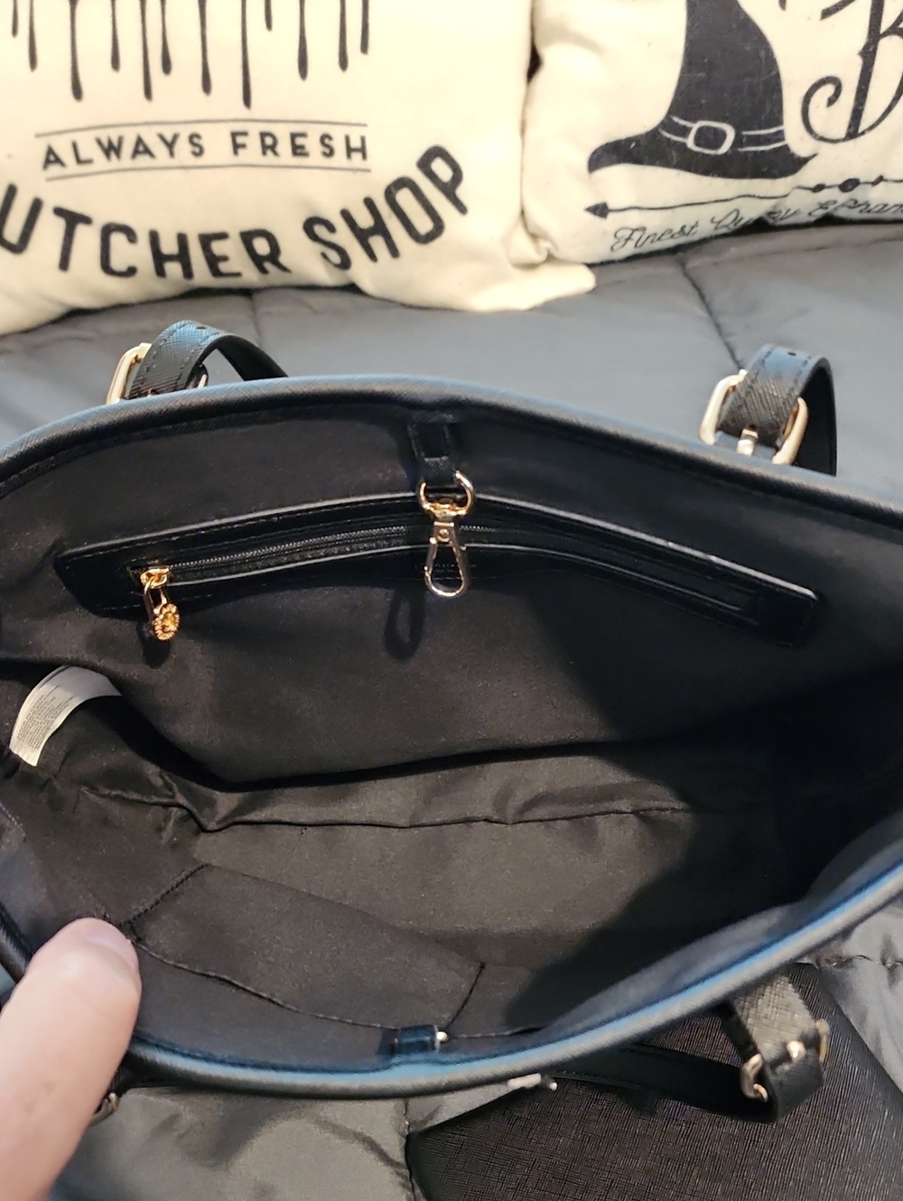 Authentic Valentino Made In Italy Black Leather Bag With Pouch 🛍️ - Picture 6 of 6